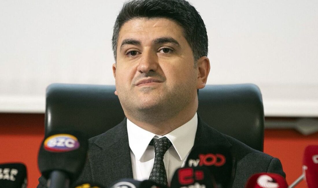 Rüşvet soruşturmasında tutuklanan Ataşehir Belediye Başkanı Onursal Adıgüzel görevinden uzaklaştırıldı.