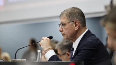 İzmir Büyükşehir Belediye Meclisi’nde konuşan Başkan Dr. Cemil Tugay, çamur