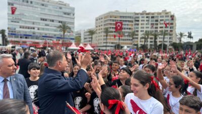 23 Nisan Ulusal Egemenlik ve Çocuk Bayramı nedeniyle İzmir’de Cumhuriyet