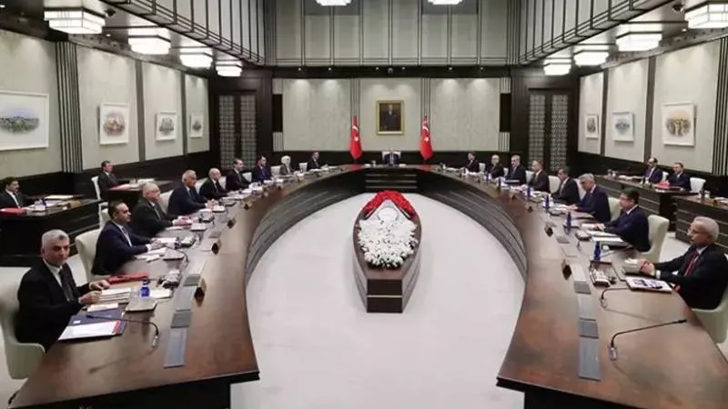 Cumhurbaşkanlığı Kabinesi, Cumhurbaşkanı Recep Tayyip Erdoğan başkanlığında bugün toplanacak. Toplantının ana gündemini