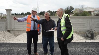 Lüleburgaz Belediyesi’nin D-100 Karayolu ile Özgürlük Caddesi kesişiminde yürüttüğü kavşak