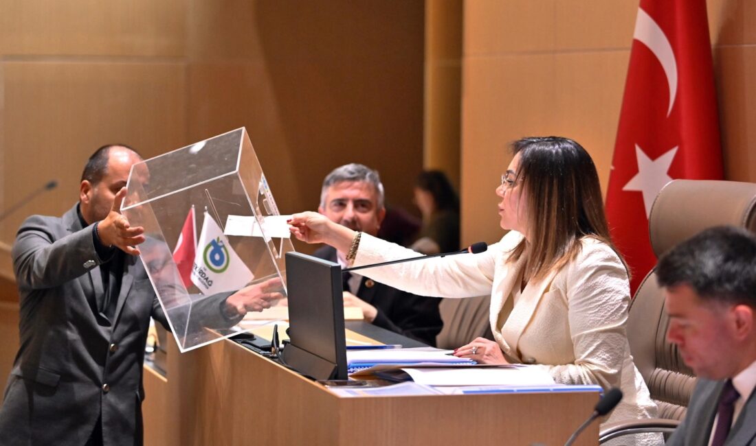 Tekirdağ Büyükşehir Belediye Meclisi Nisan Ayı Olağan Toplantısı’nda konuşan Candan