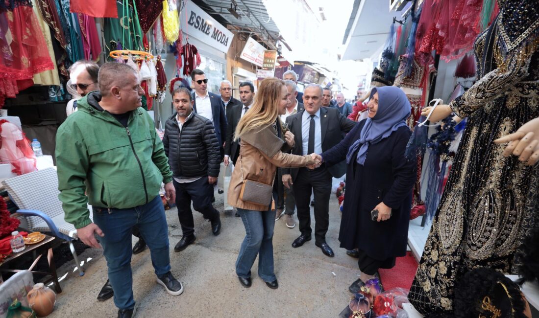 Konak Belediye Başkanı Nilüfer Çınarlı Mutlu, Kemeraltı Çarşısı’nda gerçekleştirdiği ziyaretlerde