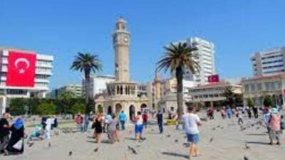 İzmir Büyükşehir Belediyesi’nin düzenlediği İzmir FİKİR Buluşmaları’nın yeni oturumunda kentsel