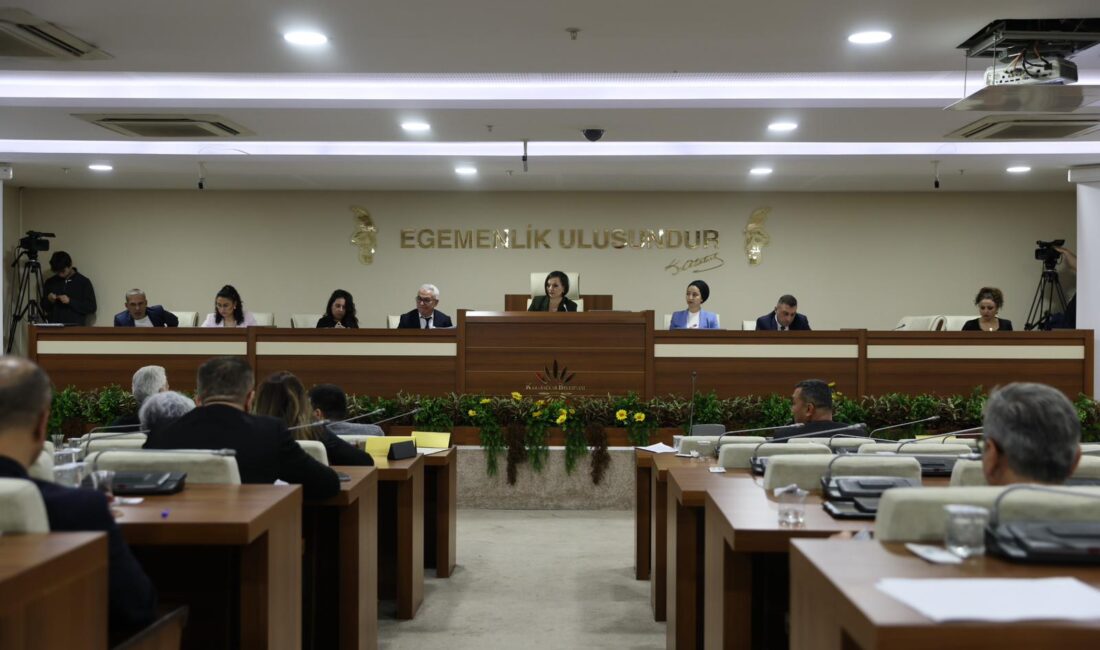 Karabağlar Meclisi’nde dikkat çeken açıklamalar! Başkan Helil Kınay’dan demokrasi, sorumluluk