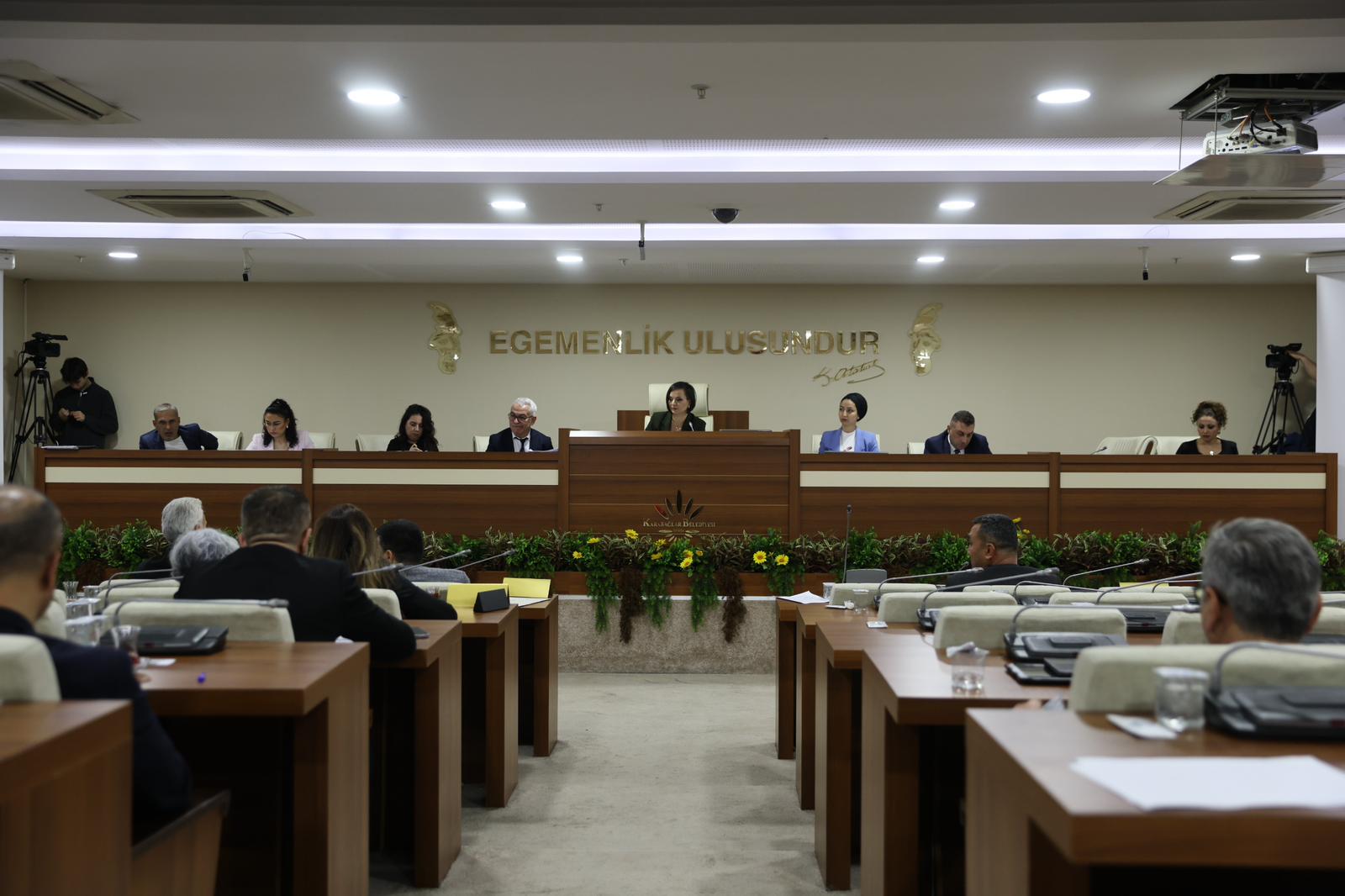 Karabağlar Meclisi’nde dikkat çeken açıklamalar! Başkan Helil Kınay’dan demokrasi, sorumluluk