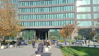 
Üsküdar Belediyesi’ne yönelik rüşvet ve usulsüzlük soruşturmasında düzenlenen operasyonda 20
