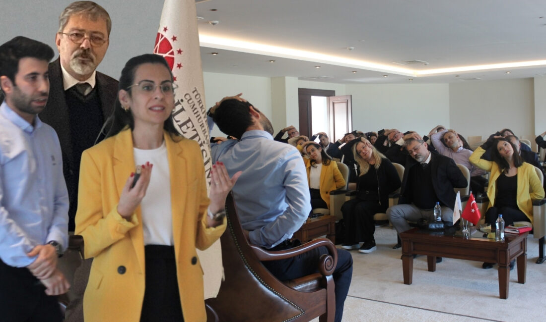 İzmir’de düzenlenen 'Çalışma Hayatında Sağlıklı Yaşam Döngüsü' seminerinde uzmanlar, çalışanlara