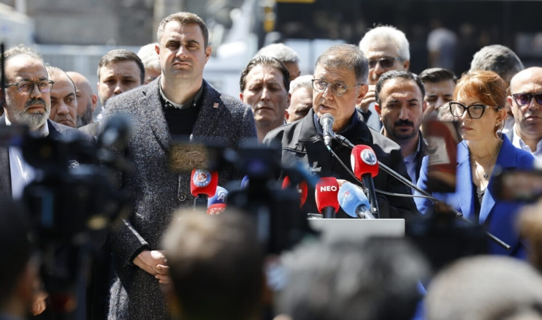İzmir Büyükşehir Belediye Başkanı Dr. Cemil Tugay, Meslek Fabrikası binasına