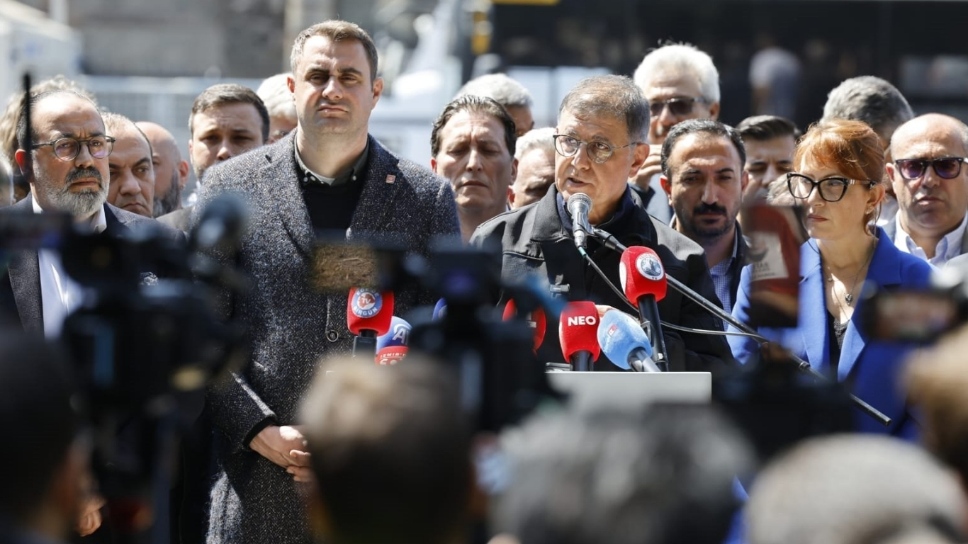 İzmir Büyükşehir Belediye Başkanı Dr. Cemil Tugay, Meslek Fabrikası binasına