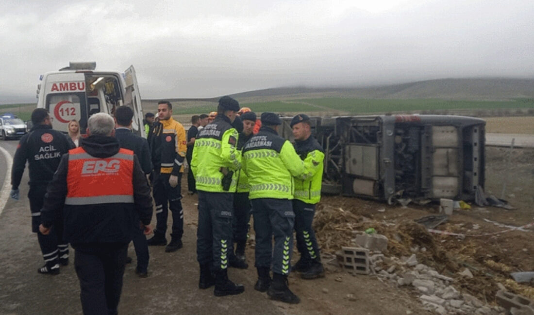 Son dakika haberi... Aksaray’da tur otobüsünün şarampole devrilmesi sonucu ilk