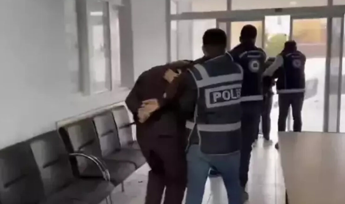 Hatay genelinde düzenlenen operasyonlarda 8 araçta 52 düzensiz göçmen yakalandı,