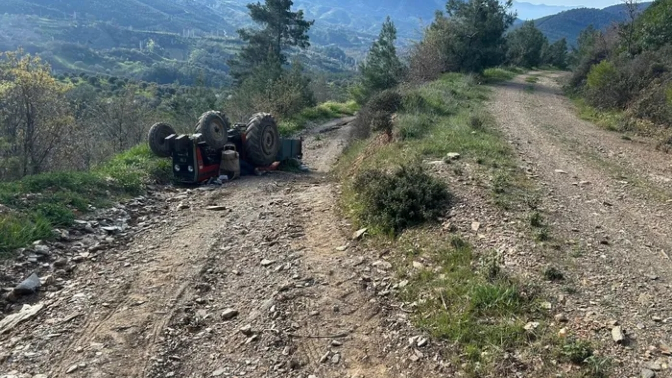 Manisa’nın Turgutlu ilçesinde devrilen traktör aynı aileyi yok etti. Eşi