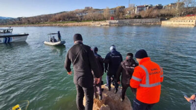 Van Gölü’nde kaybolan 17 yaşındaki Boran Öner’den kahreden haber geldi.