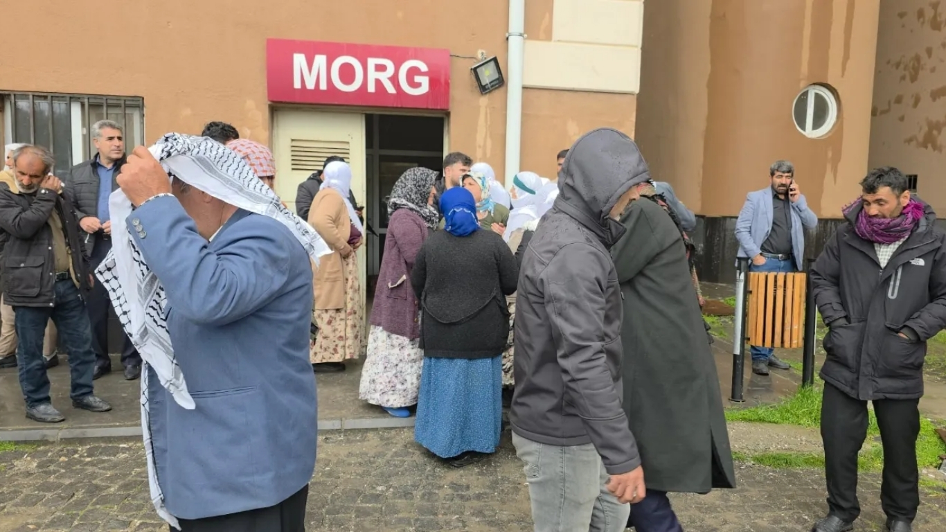 Son dakika haberi... Diyarbakır’ın Ergani ilçesinde okul bahçesinde yaşanan yıldırım