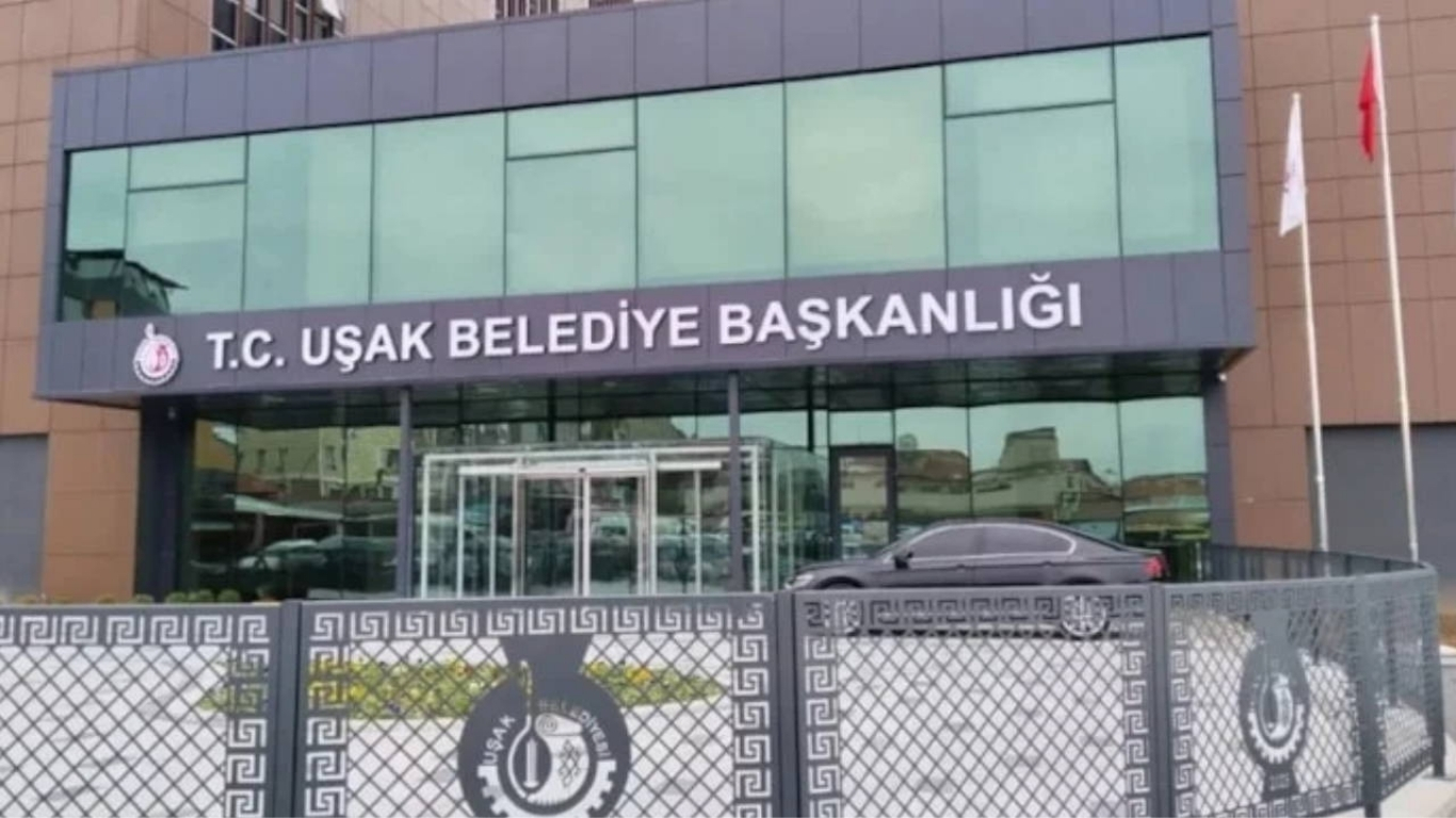 Uşak Belediyesi’ne yönelik yürütülen soruşturmada ikinci dalga operasyon düzenlendi. Belediye