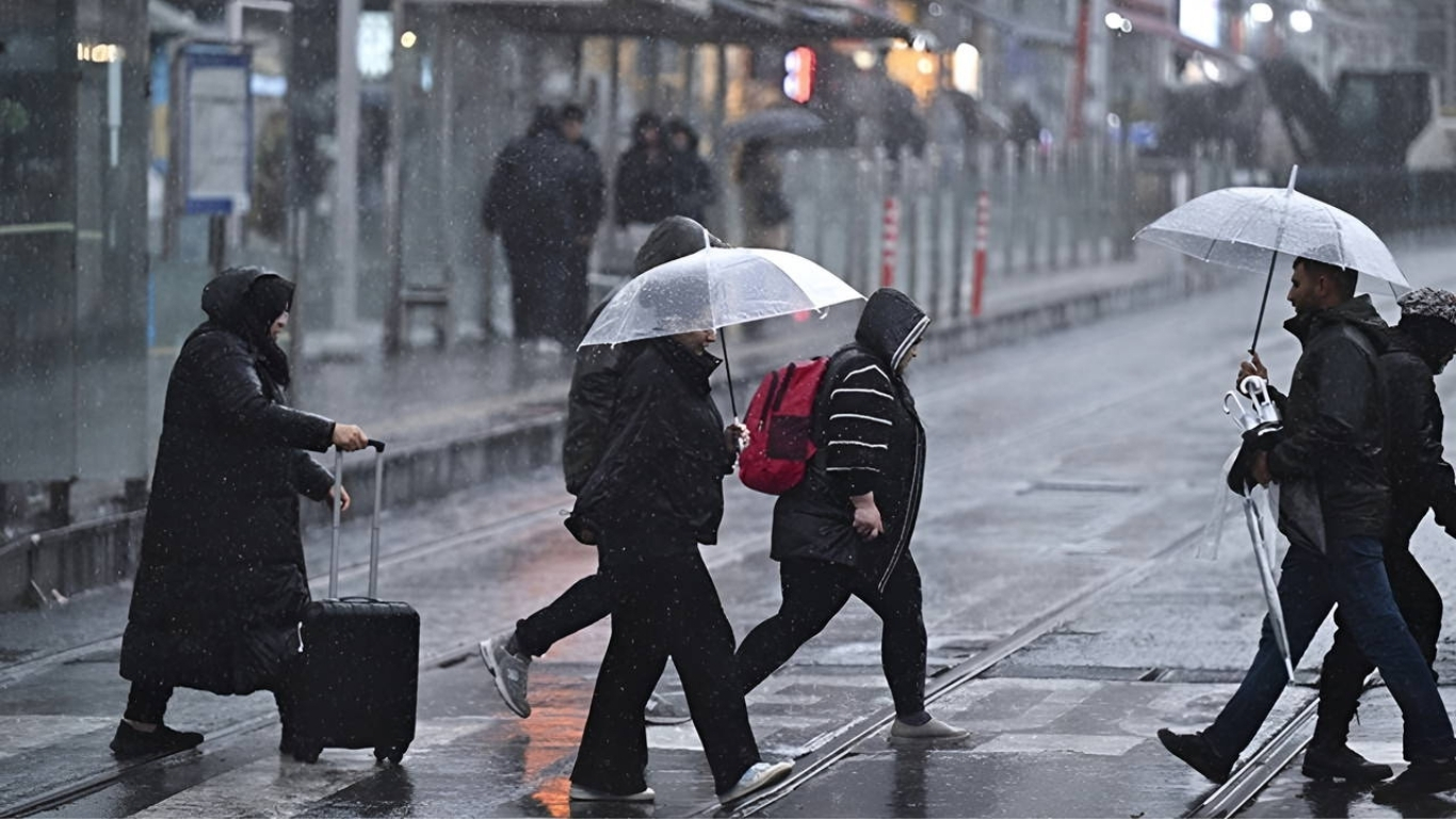 Meteoroloji’nin son raporu yayımlandı: Türkiye genelinde sağanak yağış etkili olacak.
