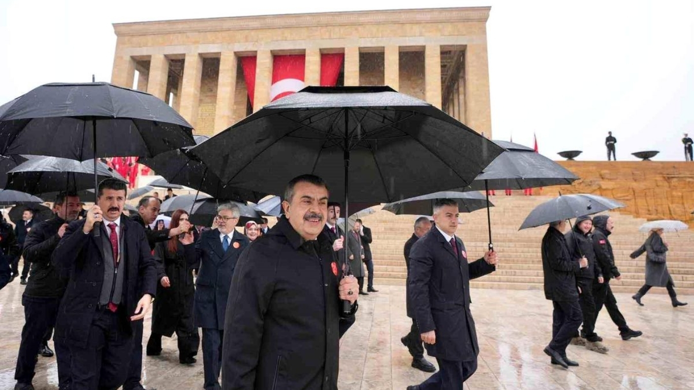Milli Eğitim Bakanı Yusuf Tekin, 23 Nisan’da 81 ilden gelen