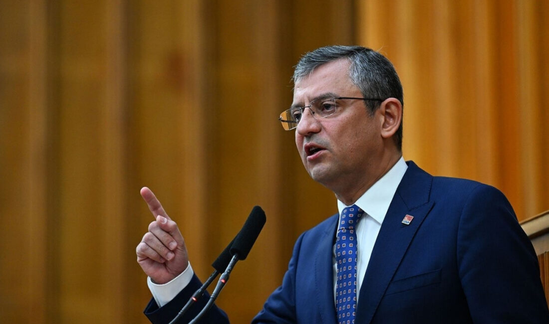 CHP Genel Başkanı Özgür Özel, Ankara’da açlık grevini sürdüren Doruk
