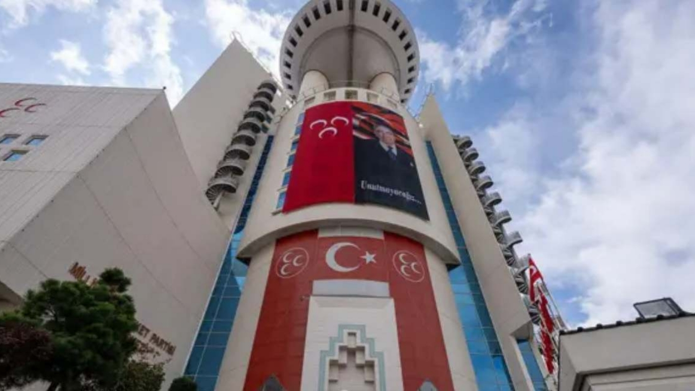 Son dakika haberi... Milliyetçi Hareket Partisi Bingöl İl Teşkilatı feshedildi.