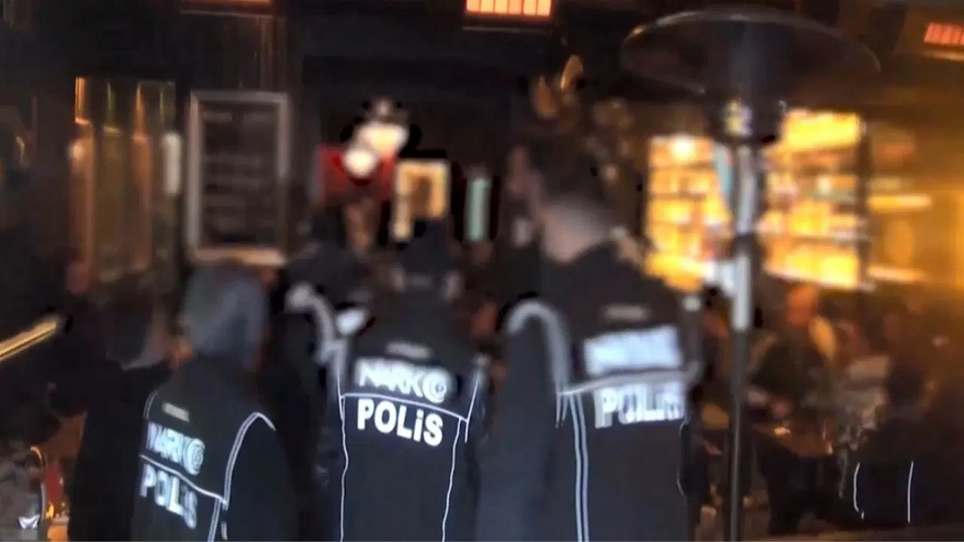 Kadıköy’de eğlence mekanları ve çevresine yönelik uyuşturucu operasyonunda 107 şüpheli