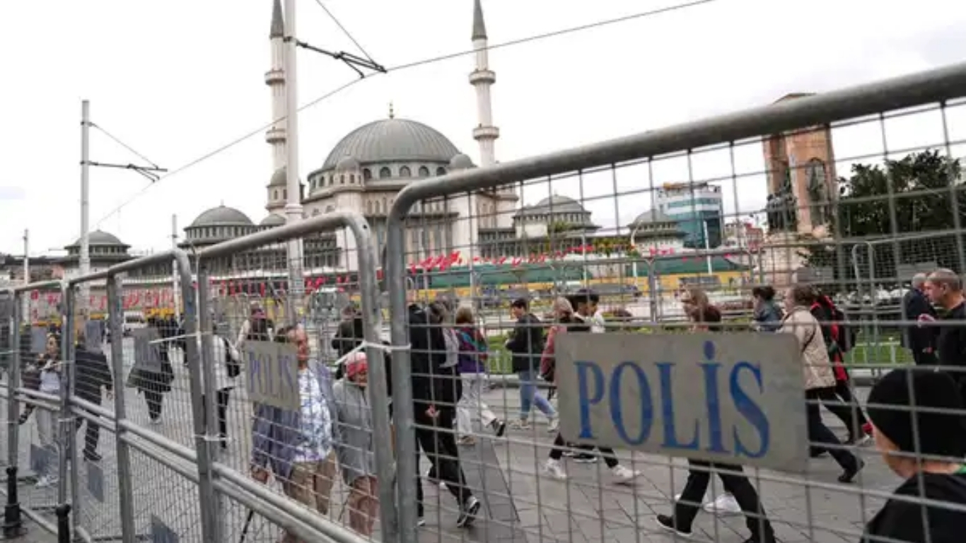 İstanbul Valiliği kararıyla M2 Yenikapı-Hacıosman Metro Hattı’nın Taksim istasyonu ve