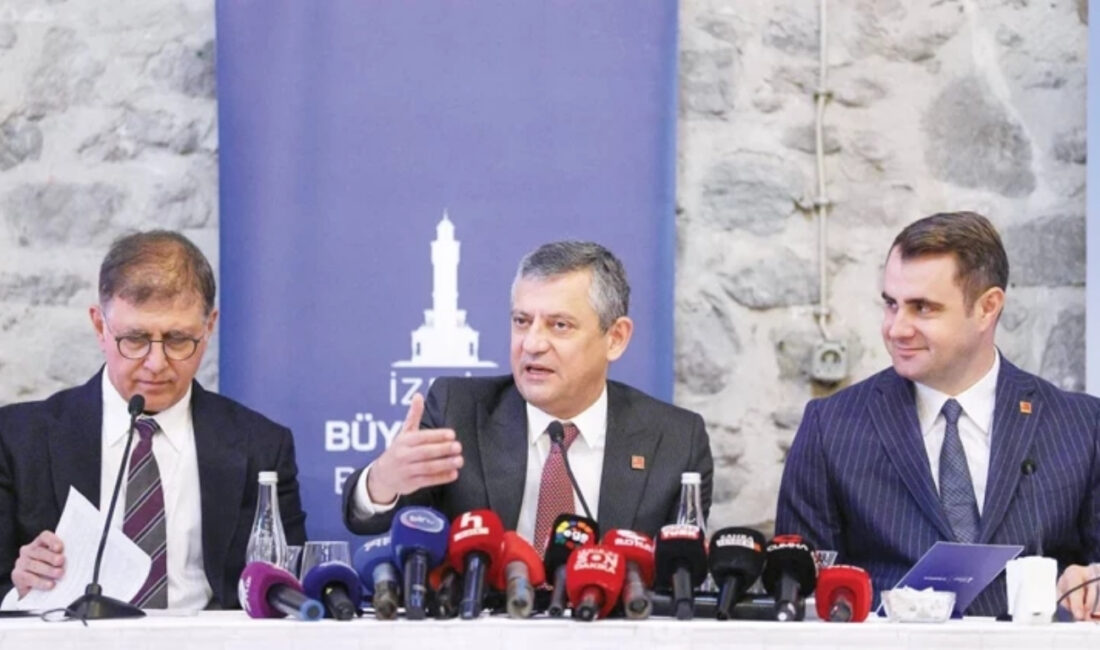 Özgür Özel, İzmir’de Roman yurttaşlarla buluştuğu programda parlamentoda temsil eksikliğine