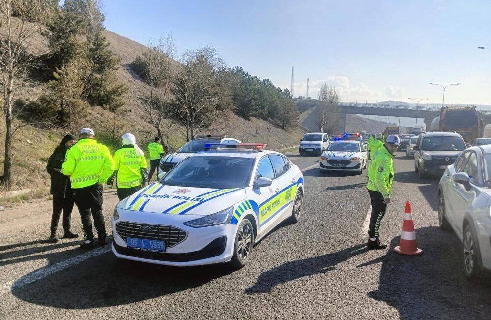 Ankara’da feci kaza… Kuzey Çevre Yolu’nda iki aracın çarpışması sonucu