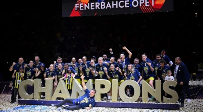Kadınlar EuroLeague finalinde Fenerbahçe Opet, Zaragoza'da oynanan mücadelede karşı karşıya