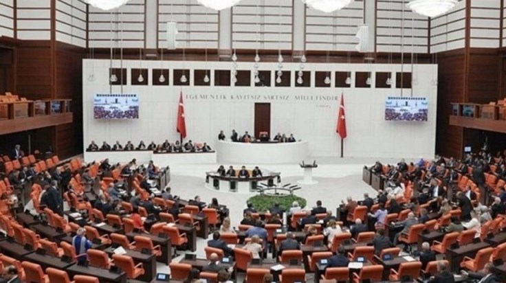 Sosyal medyanın 15 yaş altındaki çocuklara yasaklanmasını ve kadınların doğum