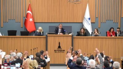 İzmir Büyükşehir Belediyesi’nin 2025 Mali Yılı Kesin Hesabı, mecliste yapılan