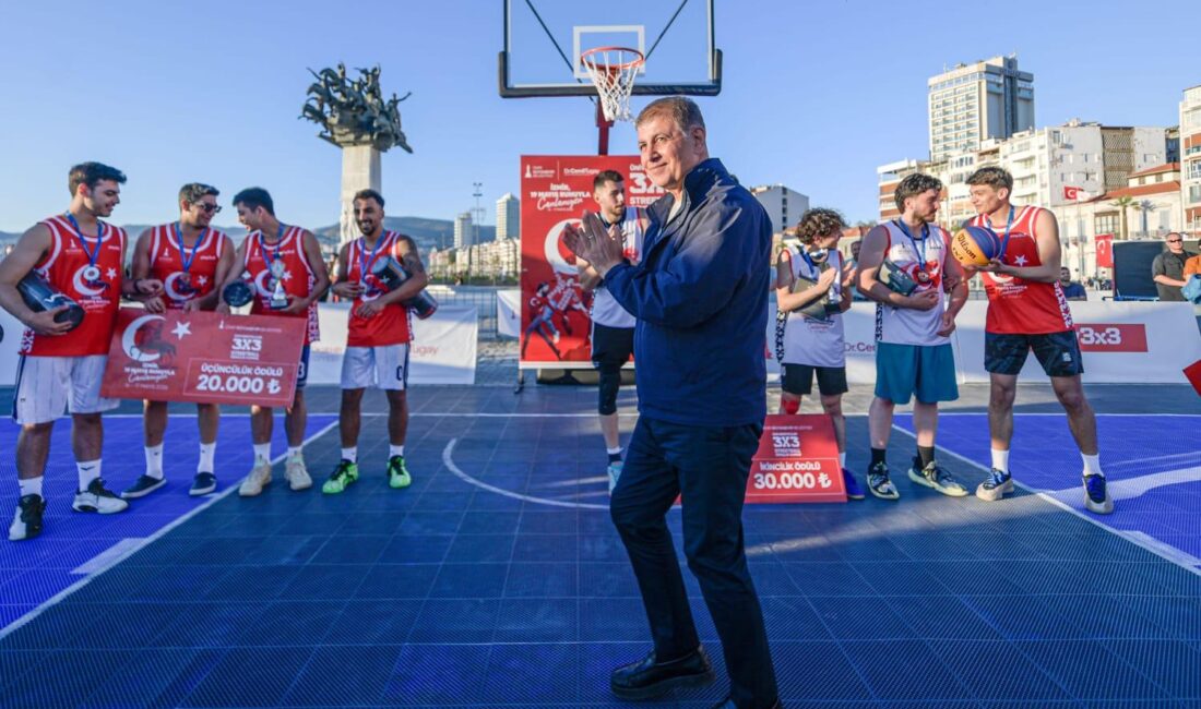 İzmir Büyükşehir Belediyesi'nin Alsancak Gündoğdu Meydanı'nda ilk kez düzenlediği 3X3