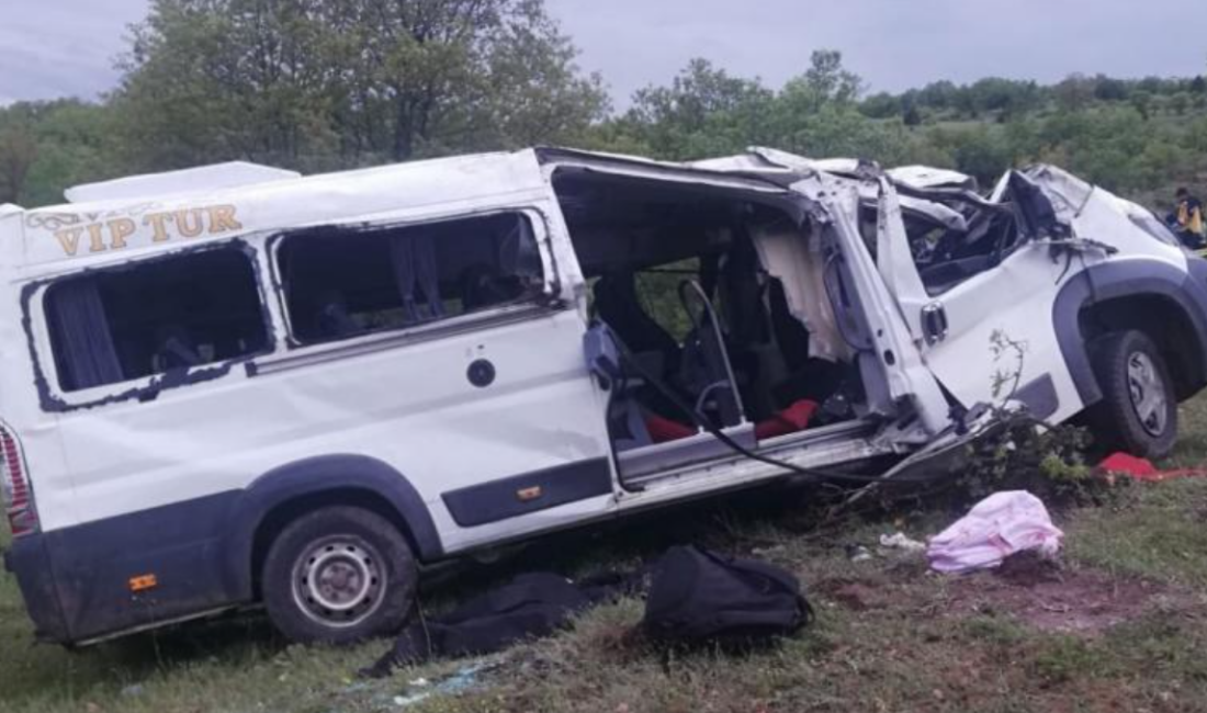Yozgat'ın Saraykent ilçesinde öğrenci servisinin devrilmesi sonucu ilk belirlemelere göre,