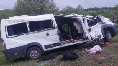 Yozgat'ın Saraykent ilçesinde öğrenci servisinin devrilmesi sonucu ilk belirlemelere göre,