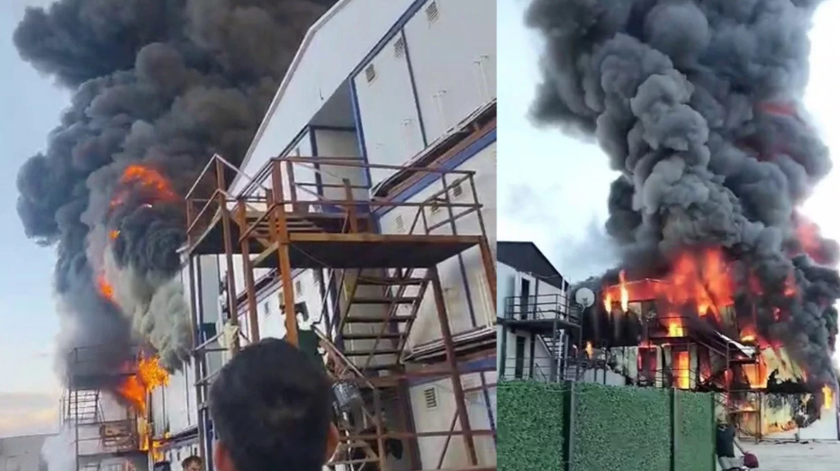 Kahramanmaraş'ta bir konut şantiye alanın yatakhane bölümünde çıkan yangında 1