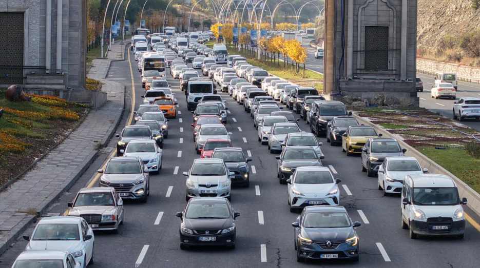 TÜİK'in nisan verilerine göre trafiğe 182 bin 34 aracın kaydı