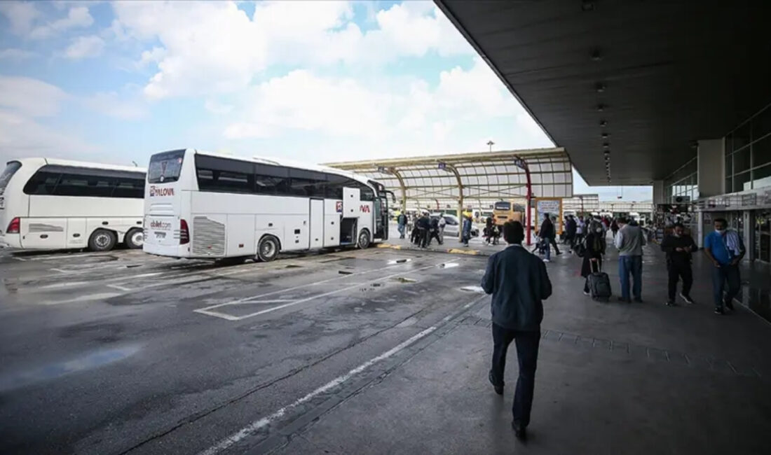 Kurban Bayramı öncesi şehirlerarası otobüs biletlerine zam gündeme geldi. Akaryakıt