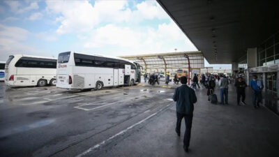 Kurban Bayramı öncesi şehirlerarası otobüs biletlerine zam gündeme geldi. Akaryakıt