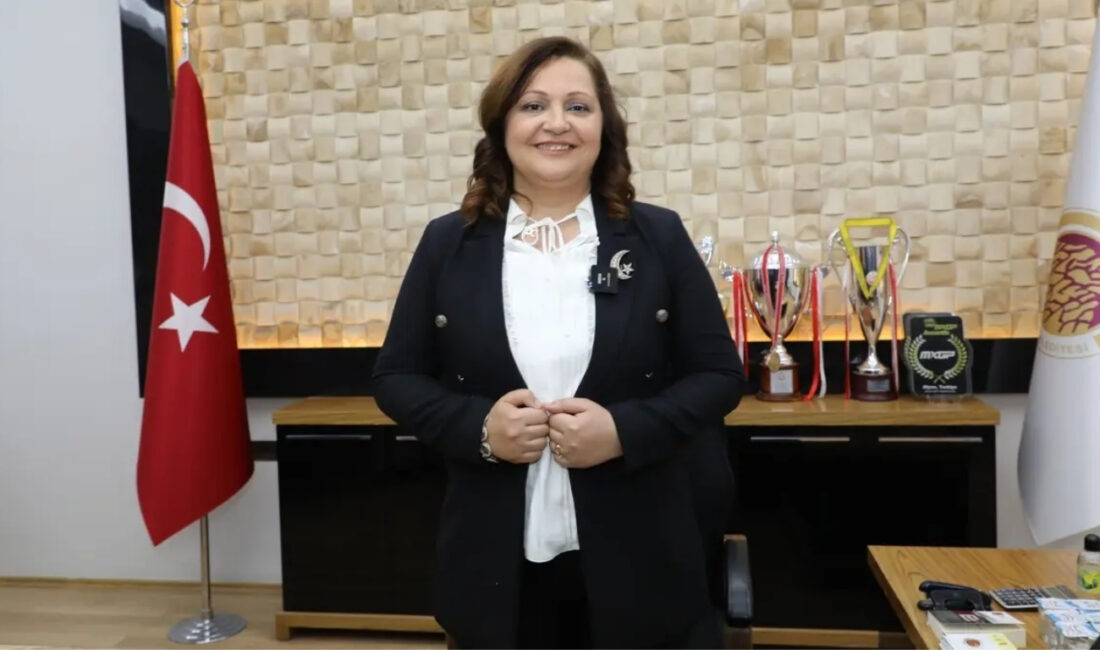 CHP’den istifa ederek AKP’ye katılan Afyonkarahisar Belediye Başkanı Burcu Köksal,