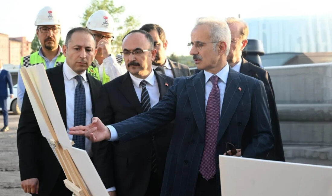 Ulaştırma ve Altyapı Bakanı Abdulkadir Uraloğlu, Etimesgut Havalimanı ve bağlantı