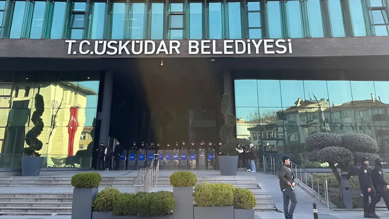 Üsküdar Belediyesi’ne yönelik “usulsüz iskan” soruşturmasında ikinci dalga operasyon düzenlendi.