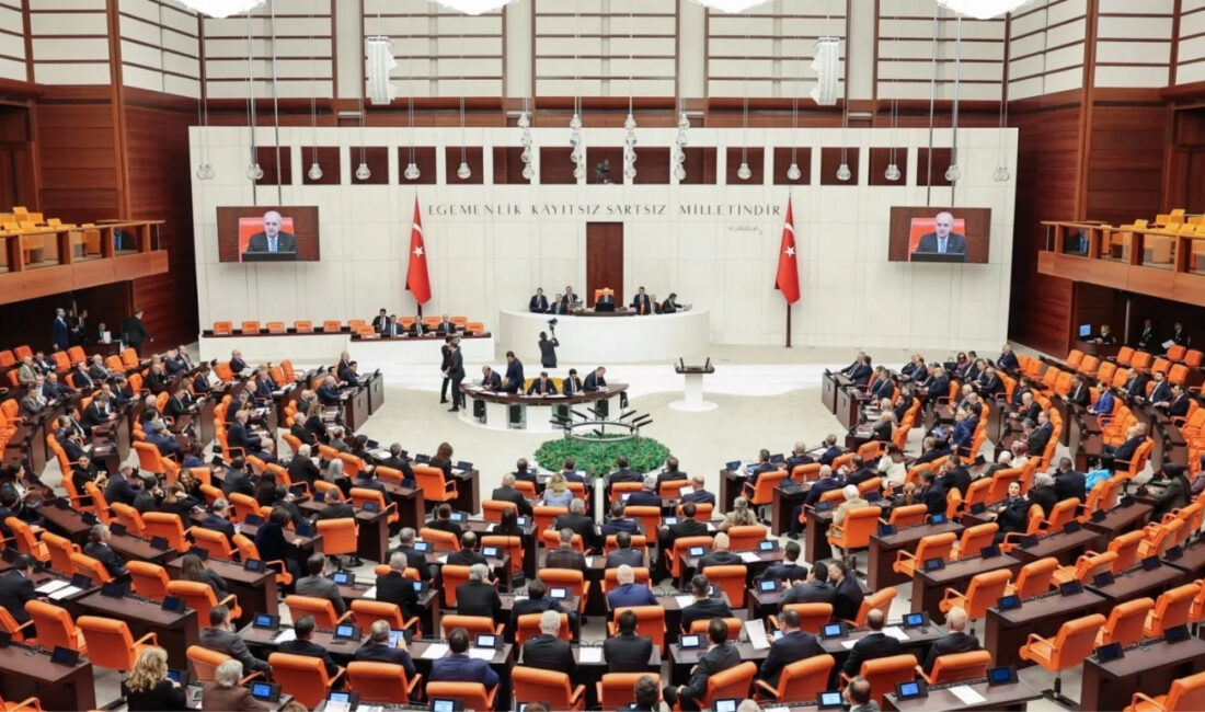 Son dakika haberi... TBMM'deki stajyerlere taciz davasında ara karar verildi.