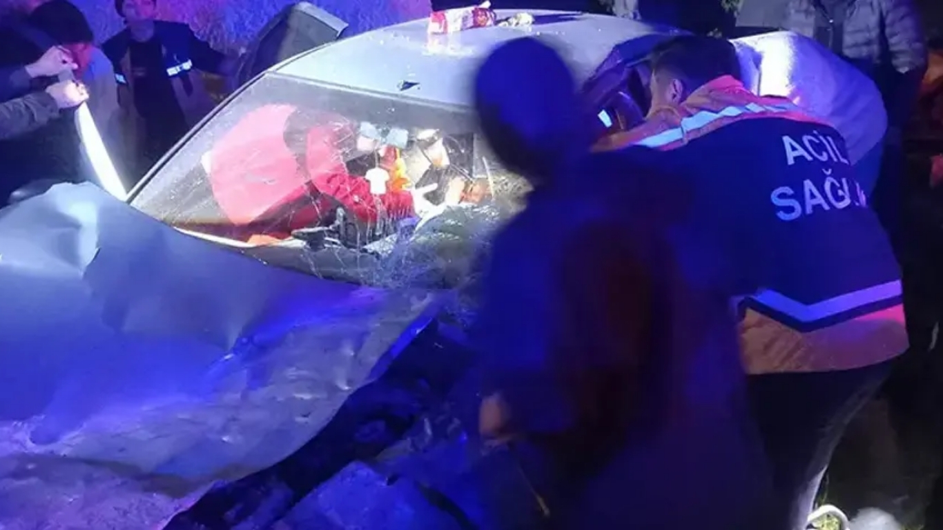 Muş-Hasköy kara yolunda kontrolden çıkan otomobilin takla attığı kazada 20