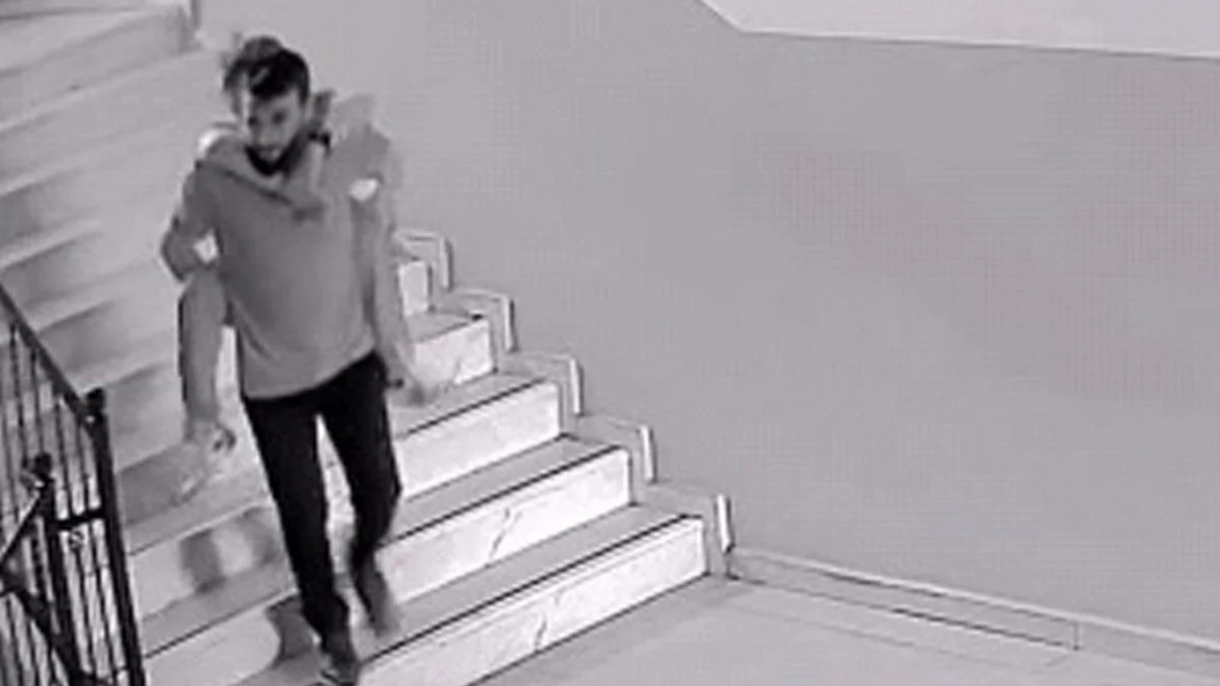 Bursa’nın İnegöl ilçesinde asansörün arızalanması nedeniyle katta mahsur kalan bedensel
