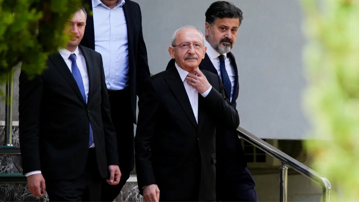 CHP Genel Merkezi’nde yaşanan polis müdahalesi ve tahliye geriliminin ardından