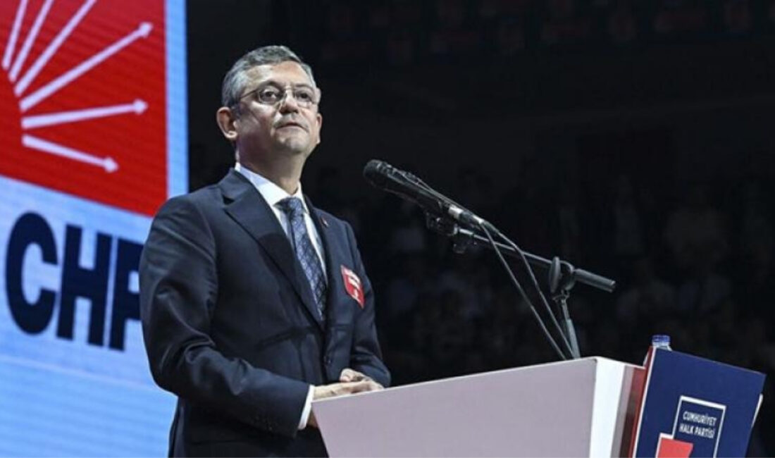 CHP Genel Başkanı Özgür Özel, yaptığı açıklamalarda iktidara ve parti
