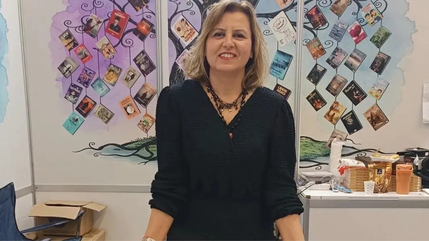 Kırklareli’nin Vize ilçesinde annesini ziyaret için köye giden yazar Ayten