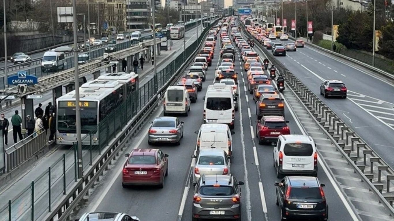 İstanbul’da 1 Mayıs nedeniyle geniş çaplı güvenlik ve ulaşım tedbirleri