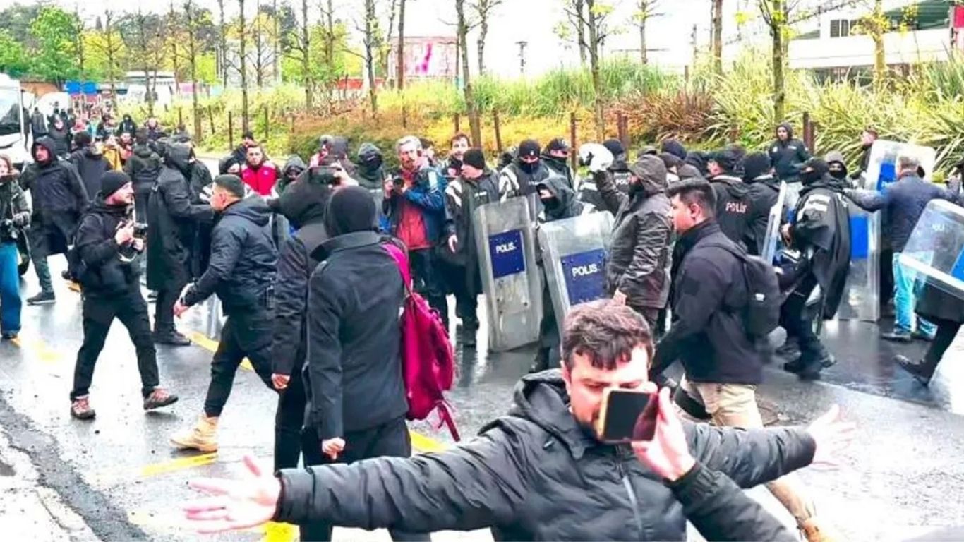 İstanbul’da 1 Mayıs Emek ve Dayanışma Günü kapsamında izinsiz gösteri