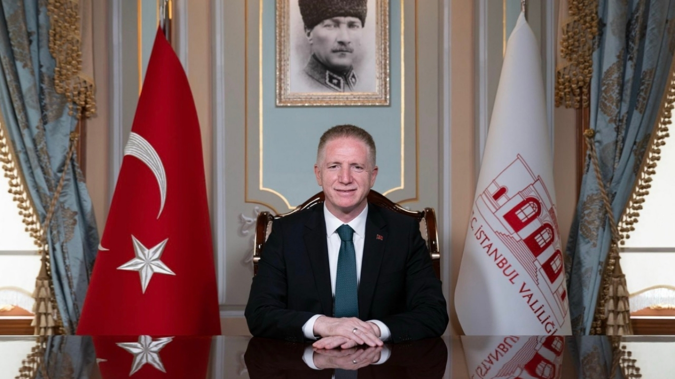 İstanbul Valisi Davut Gül, sahipsiz sokak hayvanlarıyla ilgili belediyelere net